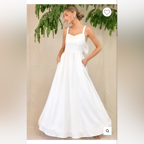 Aura Dresses & Skirts - White Dress with Bow!